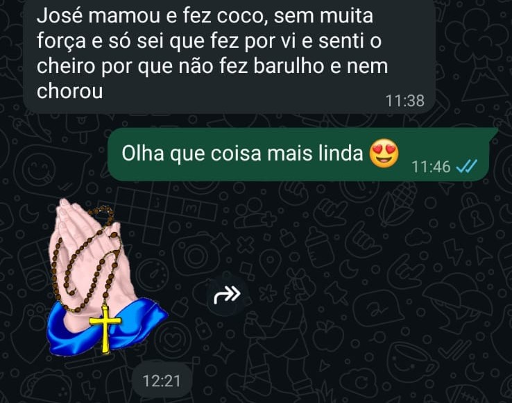 Print de conversa em que a mãe do José relata que o bebê fez cocô sem chorar e sem fazer barulho.