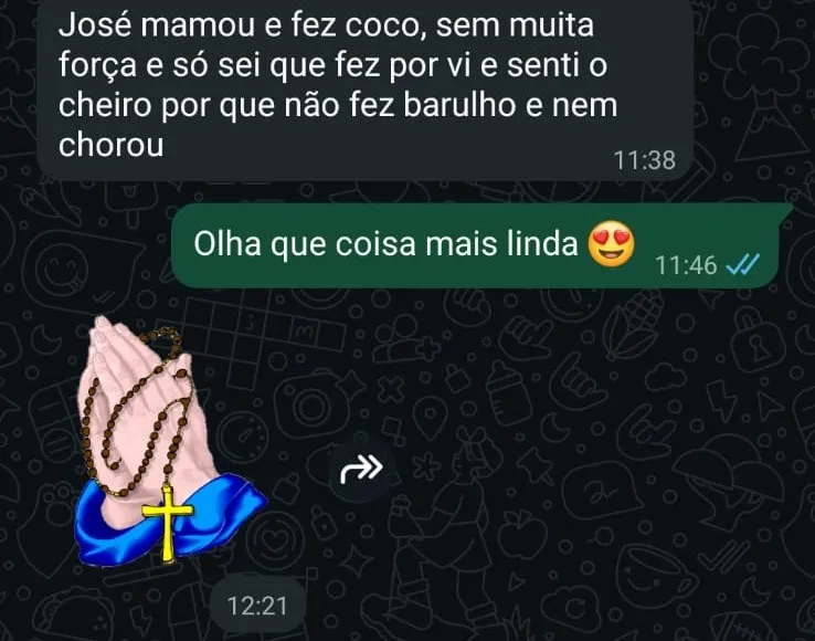 Print de conversa em que a mãe do José relata que o bebê fez cocô sem chorar e sem fazer barulho.
